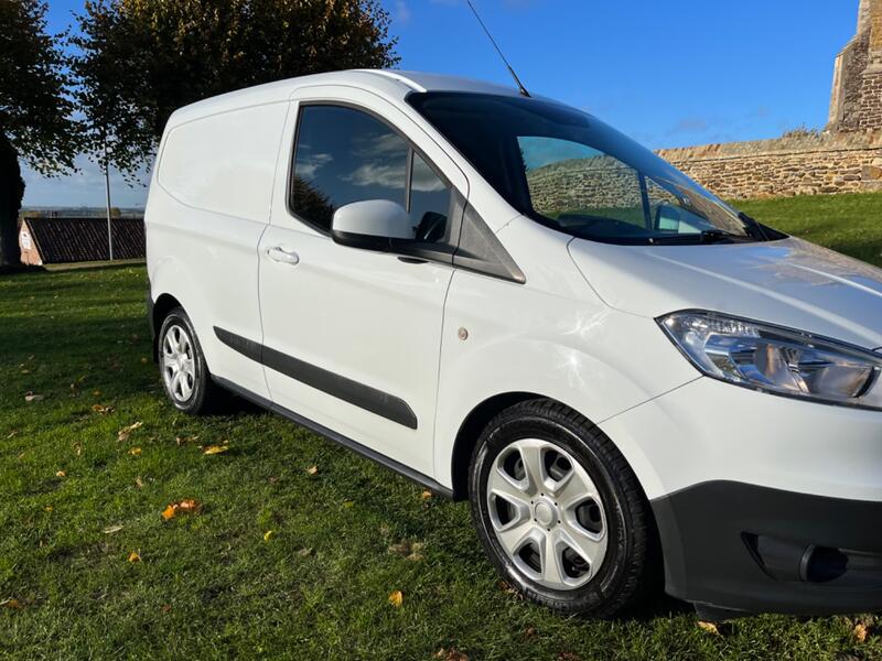 FORD TRANSIT COURIER