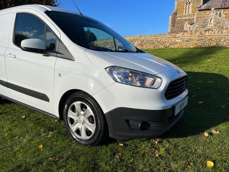 FORD TRANSIT COURIER