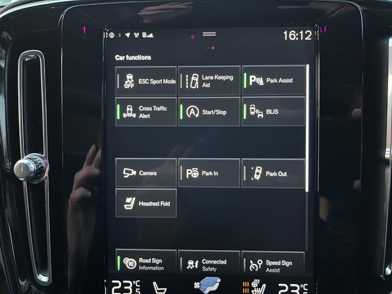 VOLVO XC40