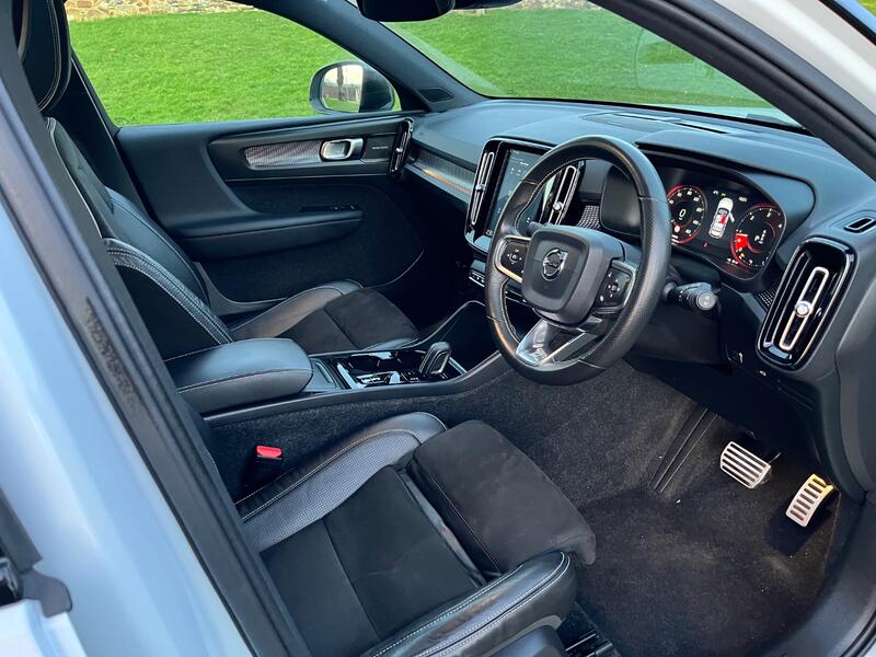 VOLVO XC40