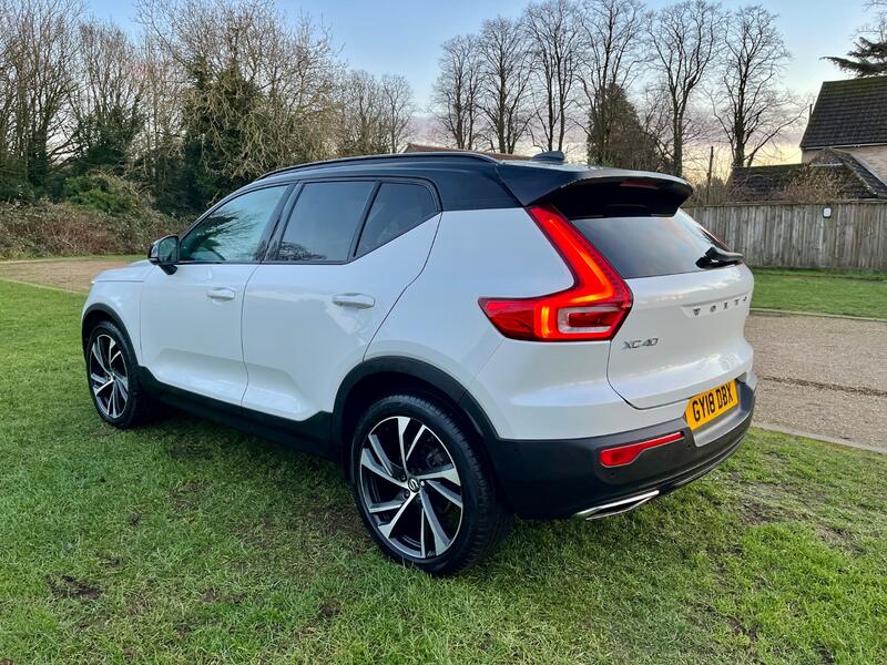 VOLVO XC40