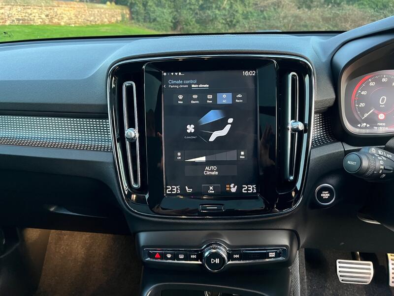 VOLVO XC40