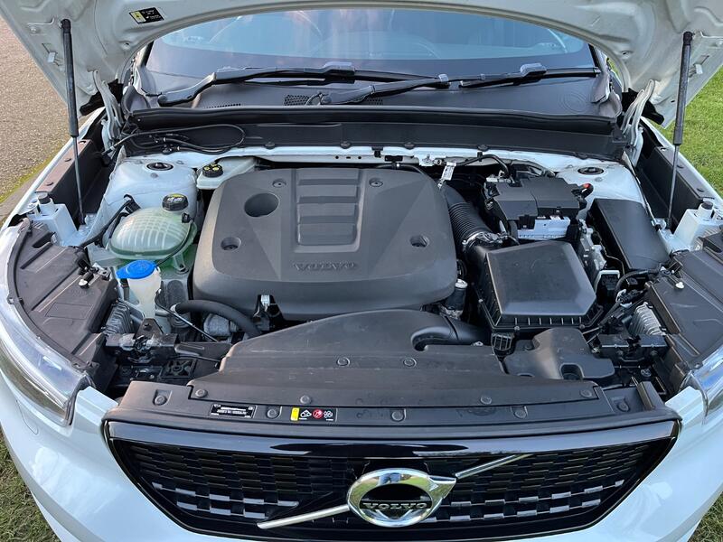 VOLVO XC40