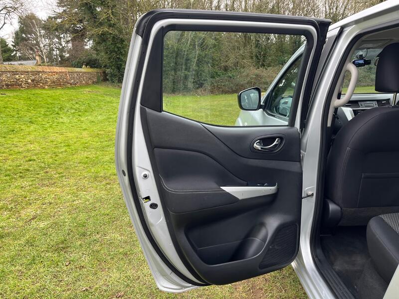 NISSAN NAVARA