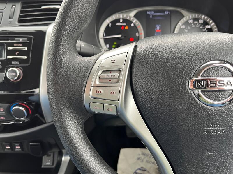 NISSAN NAVARA