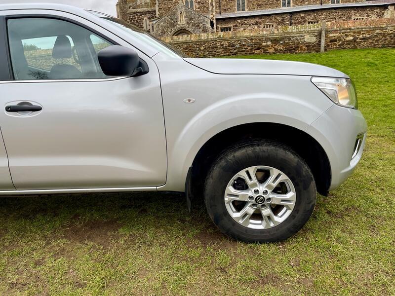 NISSAN NAVARA