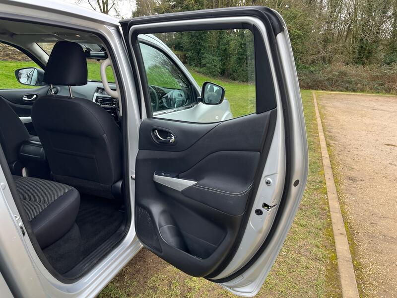 NISSAN NAVARA
