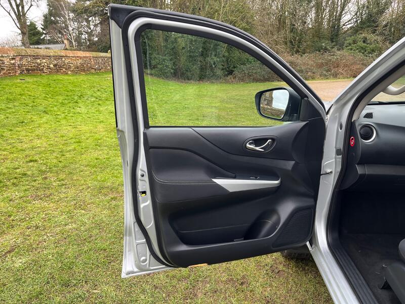 NISSAN NAVARA