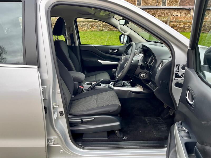 NISSAN NAVARA