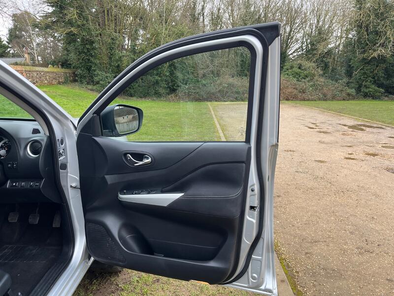 NISSAN NAVARA