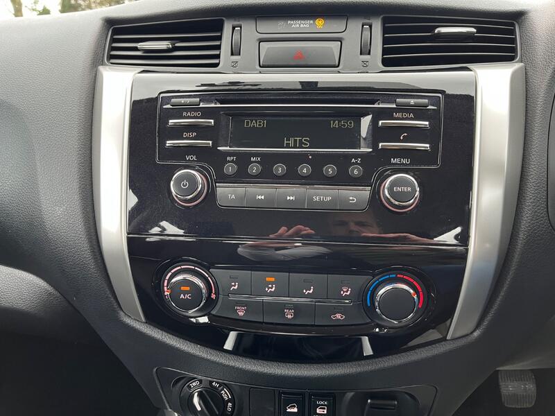 NISSAN NAVARA