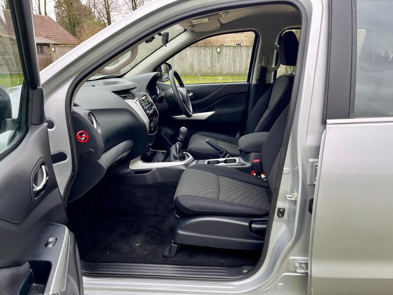 NISSAN NAVARA