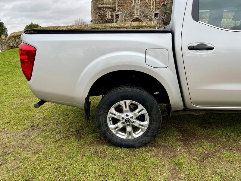 NISSAN NAVARA