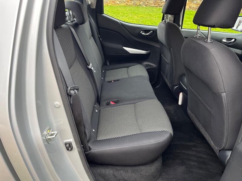 NISSAN NAVARA