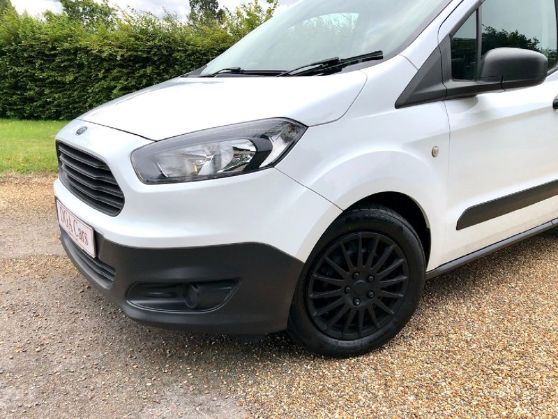 FORD TRANSIT COURIER