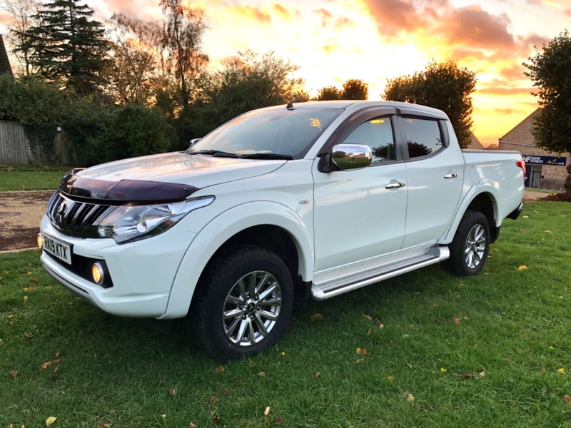 MITSUBISHI L200