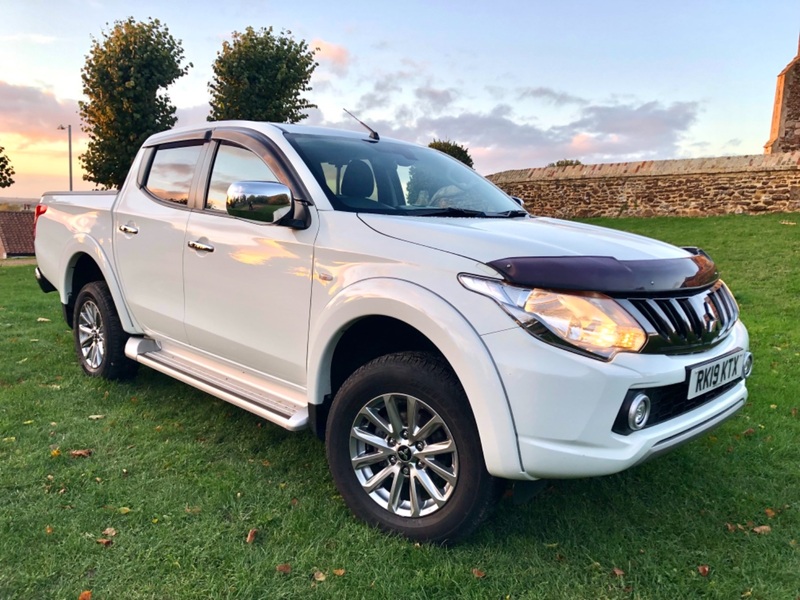 MITSUBISHI L200