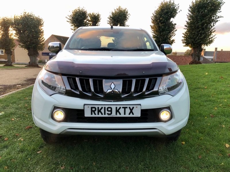 MITSUBISHI L200