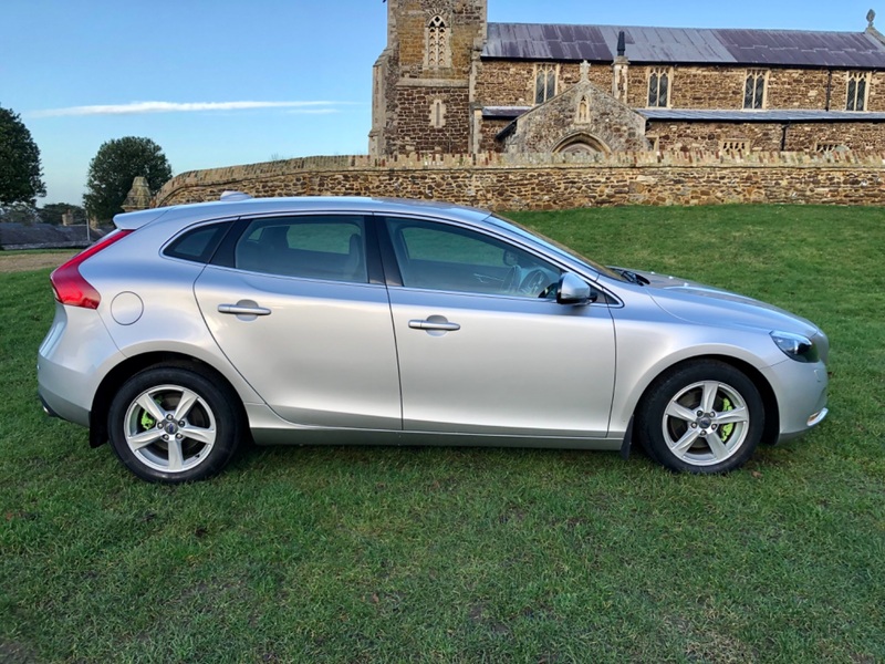 VOLVO V40