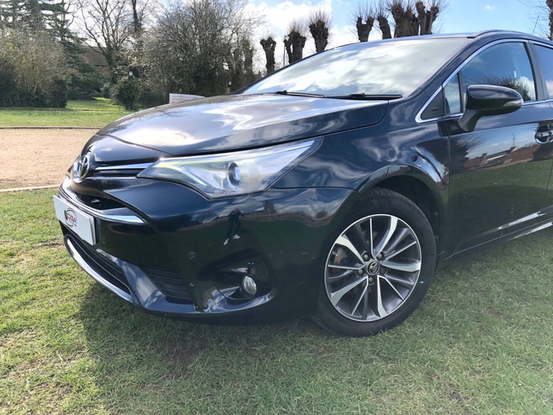 TOYOTA AVENSIS