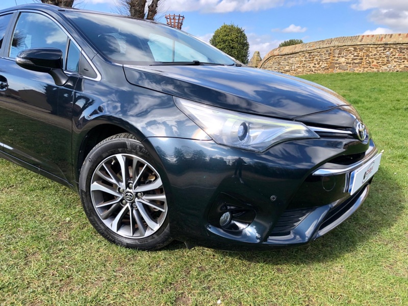 TOYOTA AVENSIS