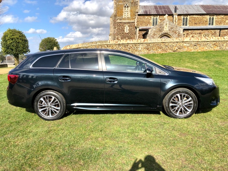 TOYOTA AVENSIS