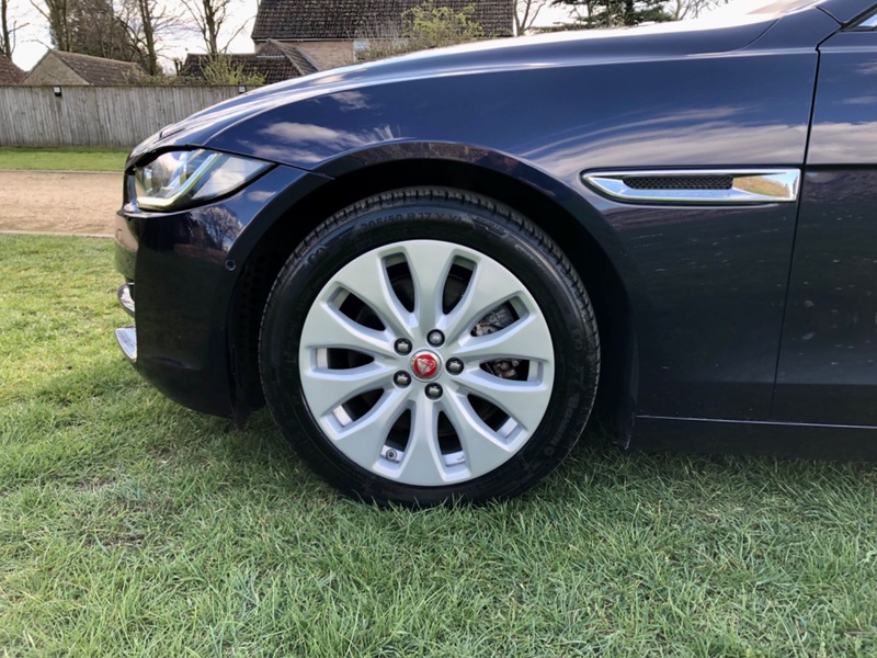 JAGUAR XE