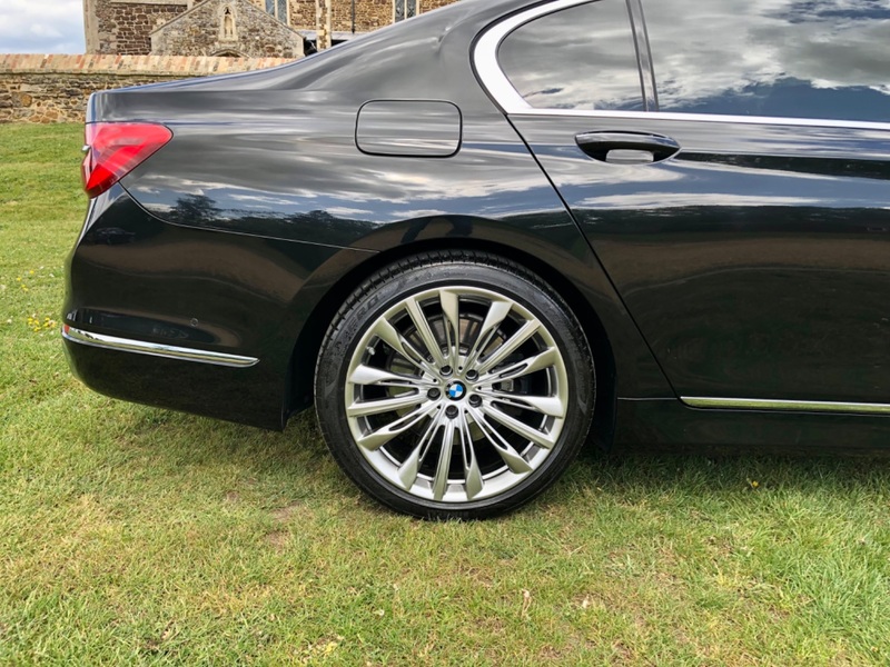 BMW 7 SERIES
