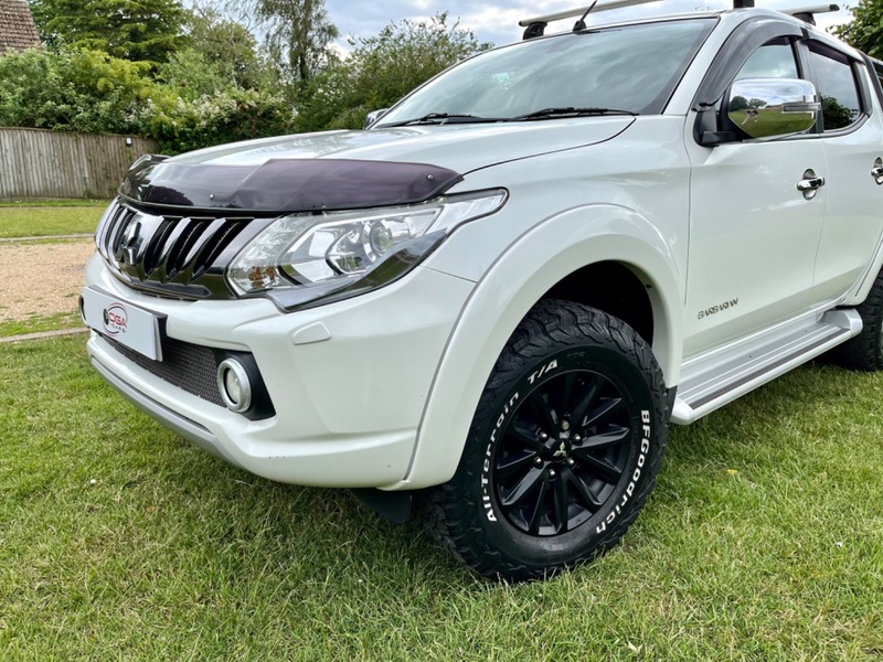 MITSUBISHI L200