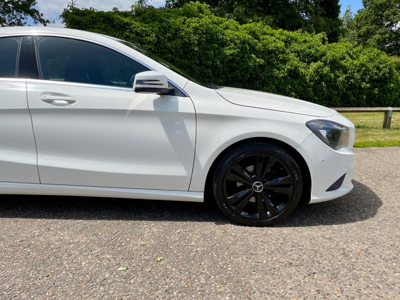 MERCEDES-BENZ CLA