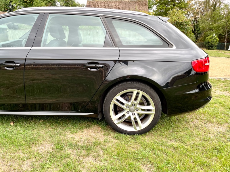 AUDI A4 AVANT