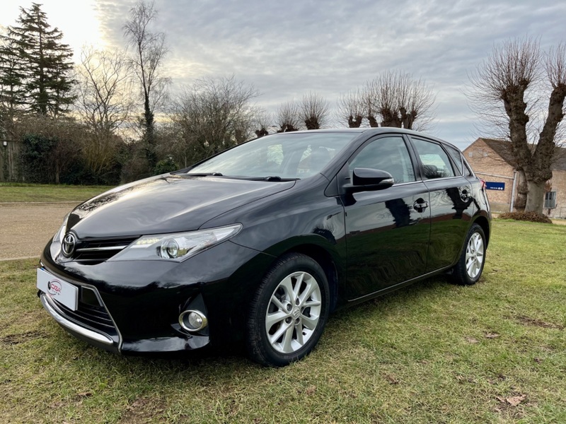 TOYOTA AURIS