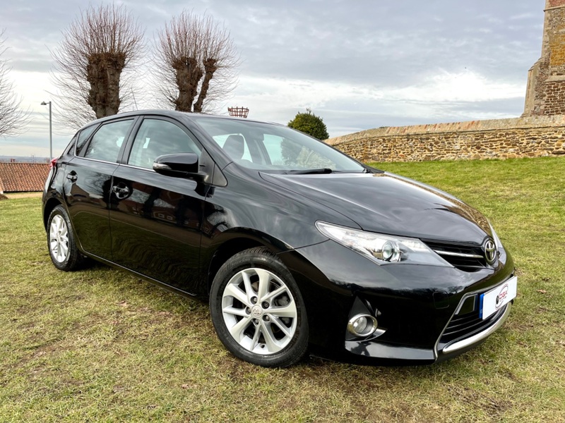 TOYOTA AURIS