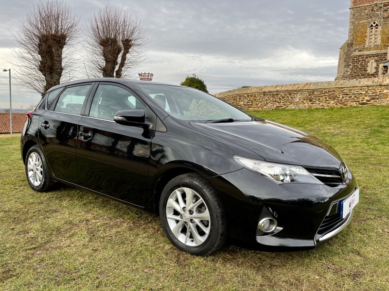 TOYOTA AURIS