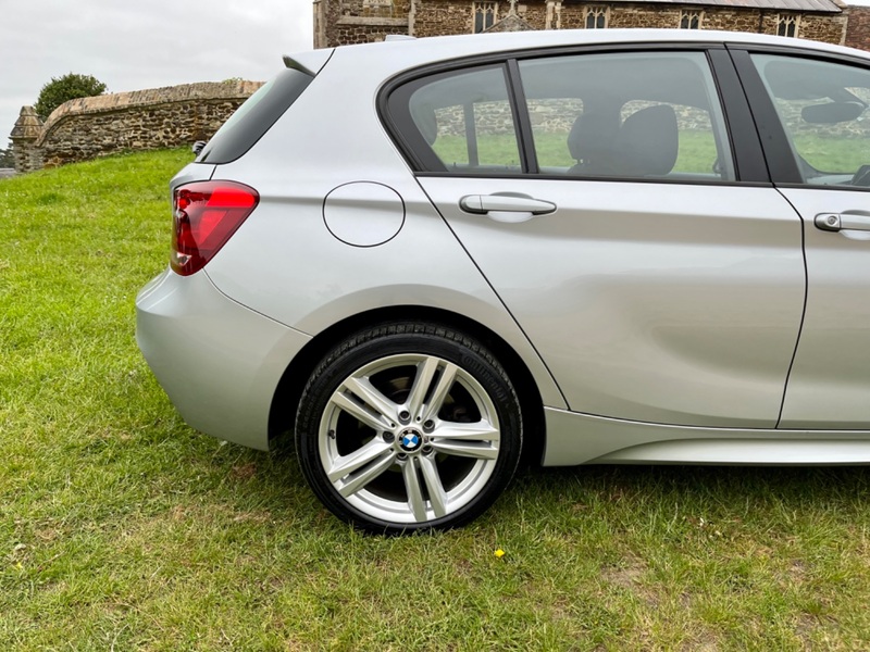 BMW 1 SERIES